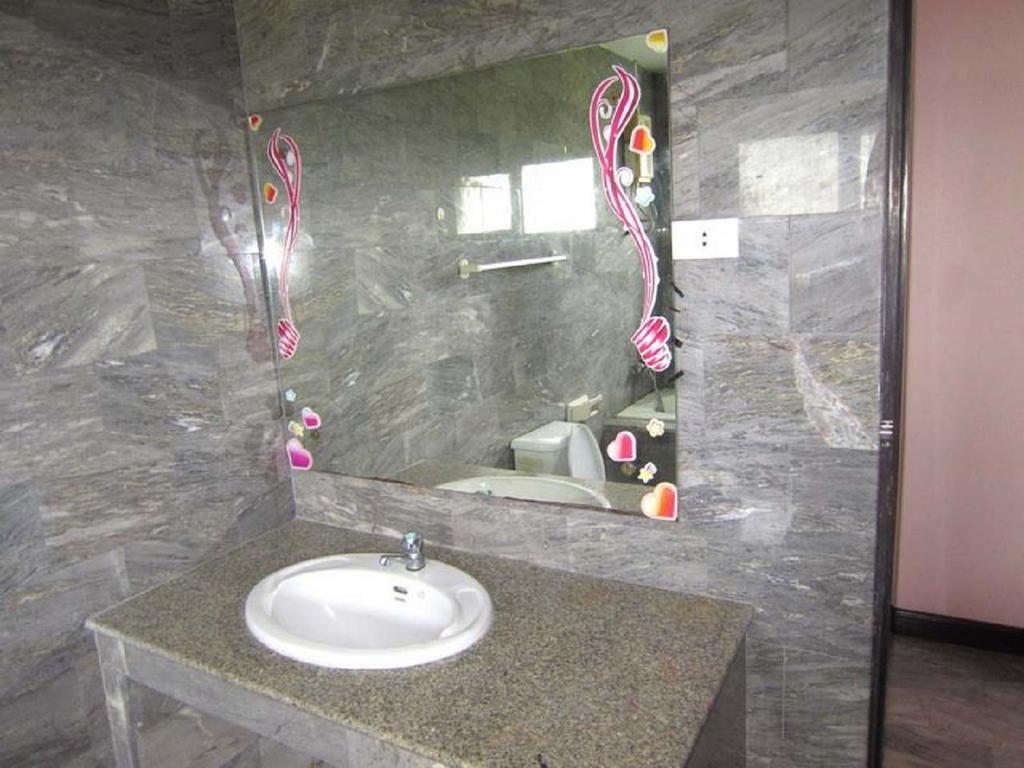 AA Guesthouse Pattaya Værelse billede